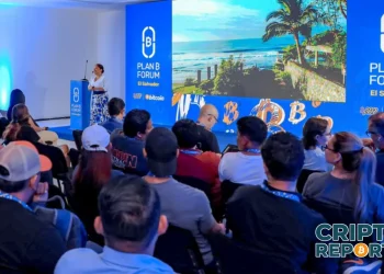 Ministra de Turismo de El Salvador reporta un aumento del 30% en ingresos turísticos gracias a la adopción de Bitcoin. Más de 500 establecimientos ya aceptan la criptomoneda, impulsando la economía del país.